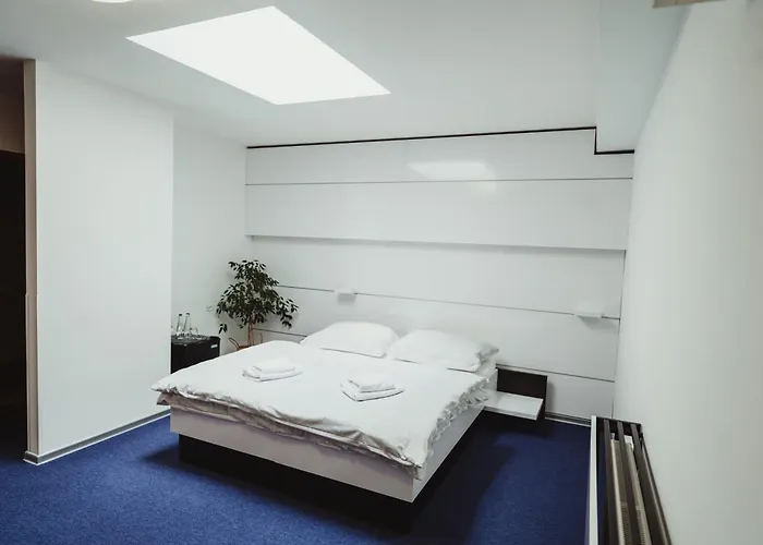 U Racka Hotel Ostrožská Nová Ves